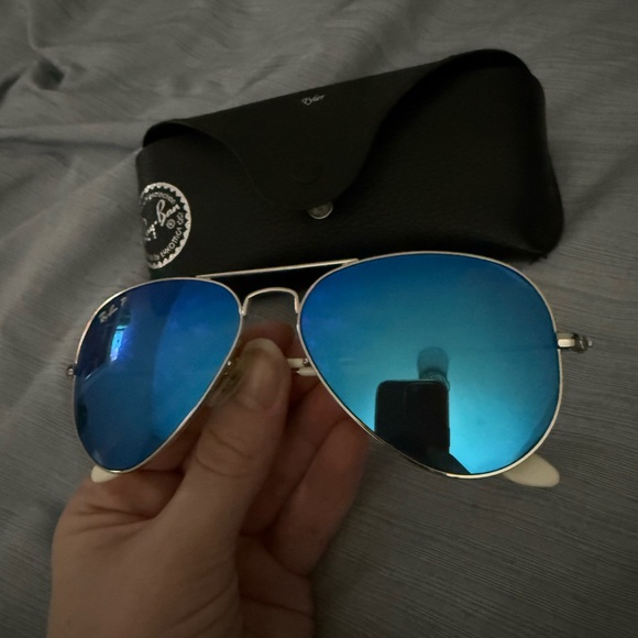 Ray-Ban Aviator Sunglasses - Picture 4 of 10